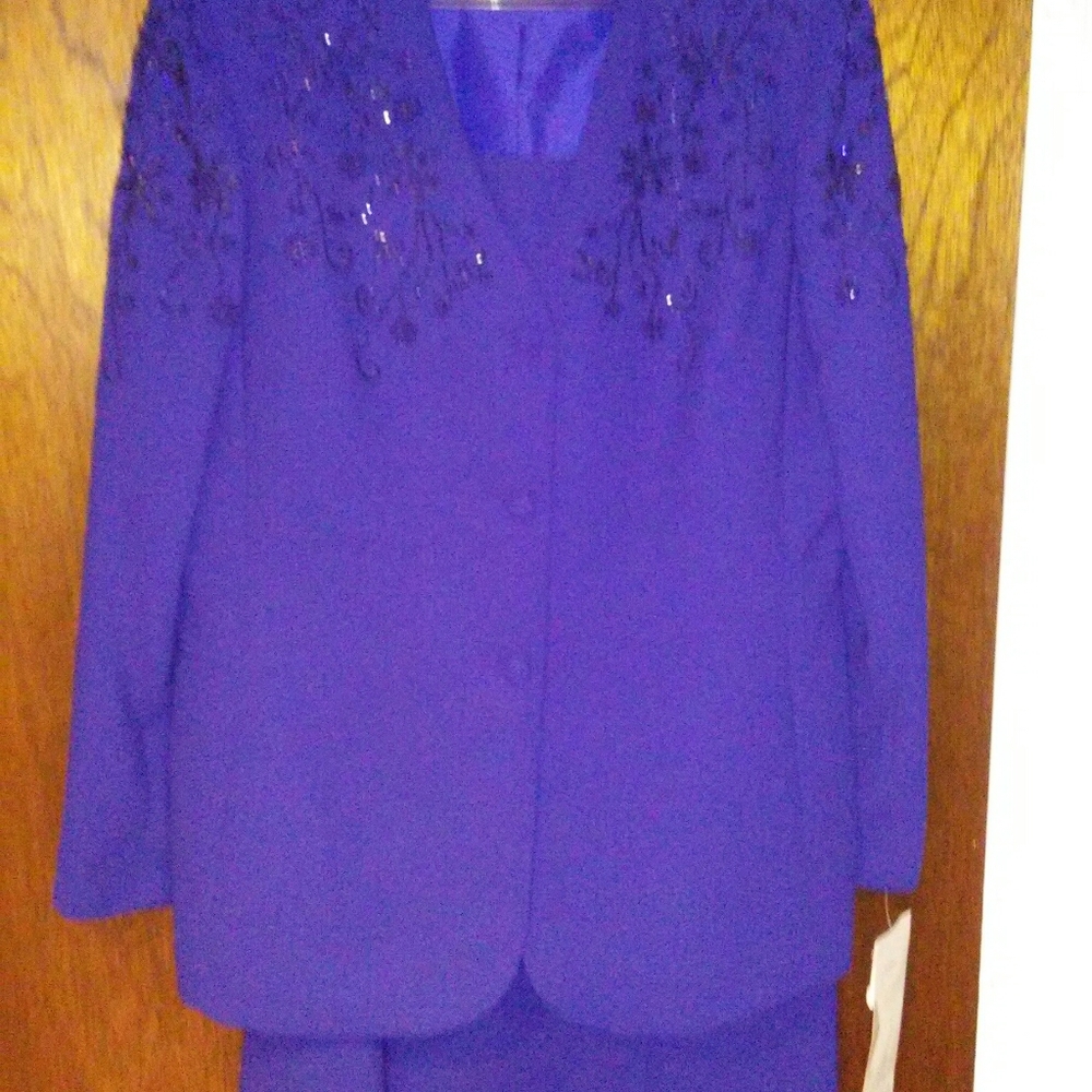 Ladies Formal Suit